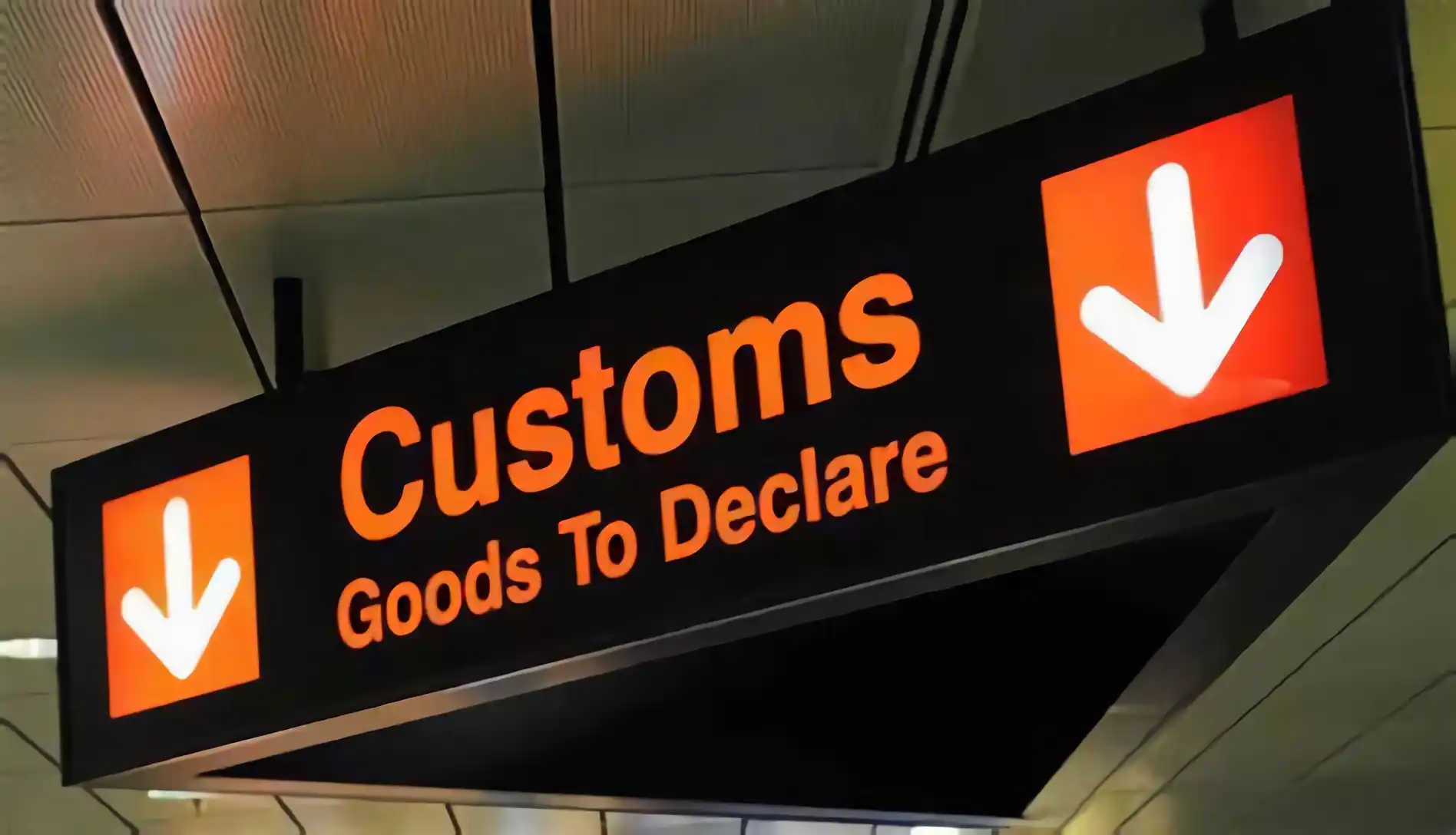the signpost of customs goods to declare